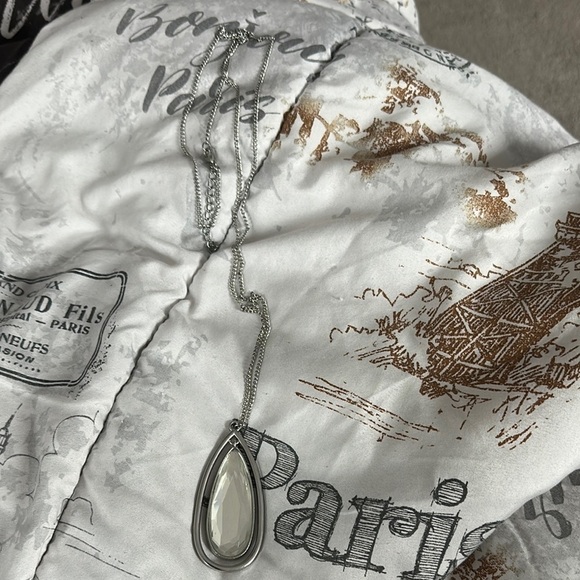 paparazzi Jewelry - Paparazzi Silver Teardrop Pendant Necklace